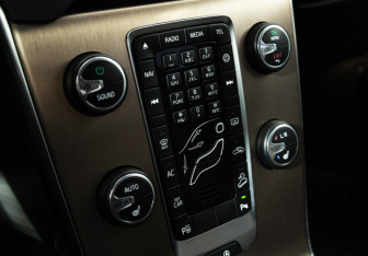 Подержанный автомобиль Volvo V40 Cross Country 2014 года (16 фото)