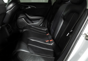 Подержанный автомобиль Audi A6 Sedan 2011 года (10 фото)