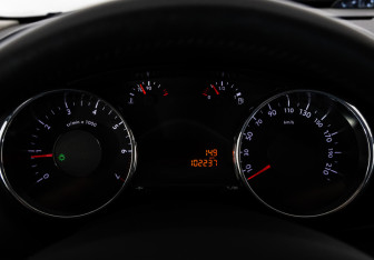 Подержанный автомобиль Peugeot 3008 2011 года (19 фото)