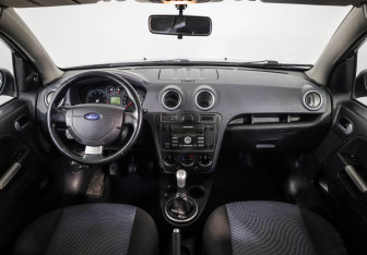 Подержанный автомобиль Ford Fusion 2007 года (10 фото)