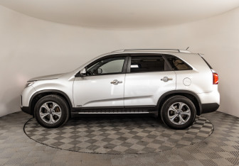 Подержанный автомобиль Kia Sorento 2014 года (8 фото)