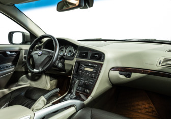 Подержанный автомобиль Volvo XC70 2007 года (9 фото)