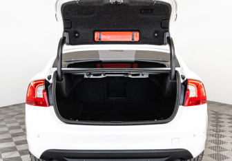 Подержанный автомобиль Volvo S60 2013 года (26 фото)