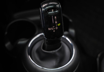 Подержанный автомобиль MINI Hatch 2019 года (19 фото)