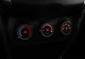 Подержанный автомобиль Mitsubishi ASX 2011 года (14 фото)