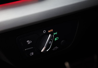 Подержанный автомобиль Audi Q5 2021 года (15 фото)