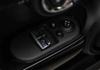 Подержанный автомобиль MINI Hatch 2019 года (30 фото)