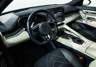 Подержанный автомобиль Zeekr 001 2022 года (11 фото)