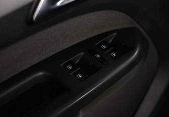 Подержанный автомобиль Volkswagen Touran 2012 года (19 фото)