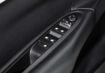 Подержанный автомобиль Citroen C4 Sedan 2014 года (10 фото)
