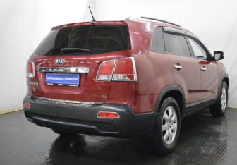 Подержанный автомобиль Kia Sorento 2012 года (5 фото)