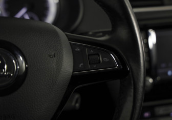 Подержанный автомобиль Skoda Octavia Liftback 2016 года (13 фото)