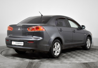 Подержанный автомобиль Mitsubishi Lancer Sedan 2008 года (5 фото)