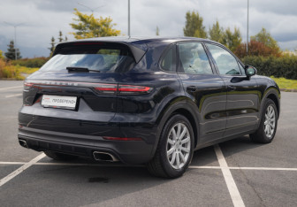 Подержанный автомобиль Porsche Cayenne 2018 года (8 фото)