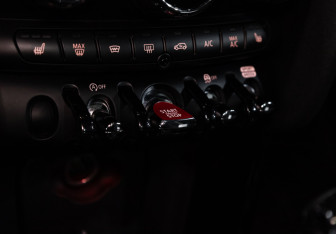 Подержанный автомобиль MINI Hatch 2019 года (23 фото)