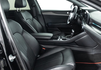 Подержанный автомобиль Kia K5 2020 года (17 фото)