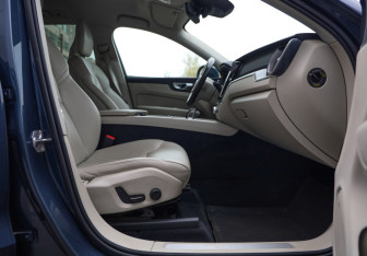 Подержанный автомобиль Volvo XC60 2021 года (26 фото)