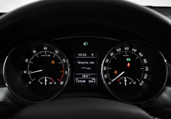 Подержанный автомобиль Skoda Superb Liftback 2015 года (18 фото)