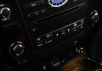 Подержанный автомобиль Infiniti QX80 2017 года (21 фото)