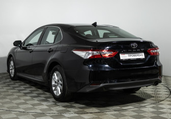 Подержанный автомобиль Toyota Camry Sedan 2019 года (7 фото)
