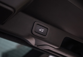 Подержанный автомобиль Land Rover Range Rover Sport 2016 года (34 фото)