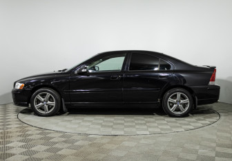 Подержанный автомобиль Volvo S60 2007 года (8 фото)