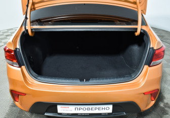 Подержанный автомобиль Kia Rio Sedan 2017 года (18 фото)