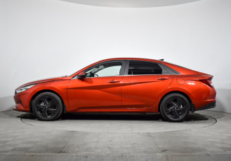 Подержанный автомобиль Hyundai Elantra Sedan 2022 года (8 фото)