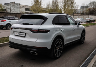 Подержанный автомобиль Porsche Cayenne 2019 года (4 фото)