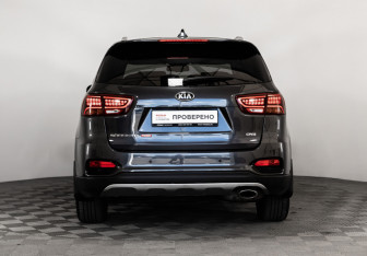 Подержанный автомобиль Kia Sorento 2018 года (6 фото)
