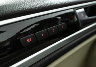 Подержанный автомобиль Volkswagen Touareg 2012 года (20 фото)