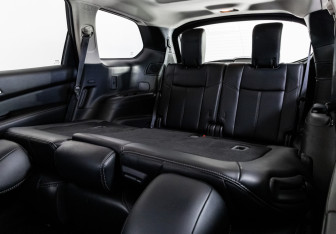 Подержанный автомобиль Nissan Pathfinder 2015 года (26 фото)