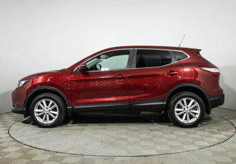 Подержанный автомобиль Nissan Qashqai 2014 года (8 фото)