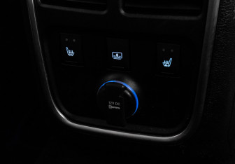 Подержанный автомобиль Chrysler 300C Sedan 2012 года (31 фото)