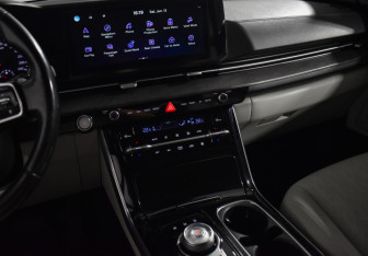Подержанный автомобиль Kia Carnival 2020 года (24 фото)