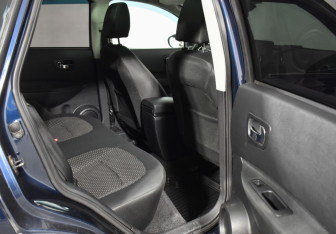 Подержанный автомобиль Nissan Qashqai 2008 года (12 фото)