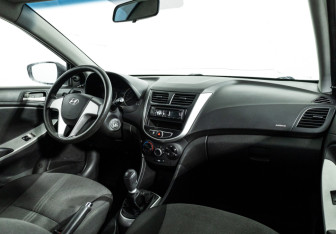 Подержанный автомобиль Hyundai Solaris Sedan 2011 года (9 фото)