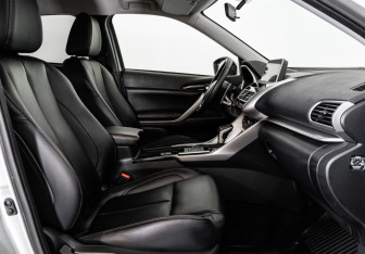 Подержанный автомобиль Mitsubishi Eclipse Cross 2018 года (20 фото)