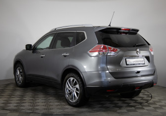 Подержанный автомобиль Nissan X-Trail 2015 года (7 фото)