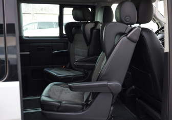 Подержанный автомобиль Volkswagen Multivan 2020 года (32 фото)