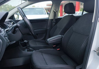 Подержанный автомобиль Skoda Rapid Liftback 2018 года (12 фото)