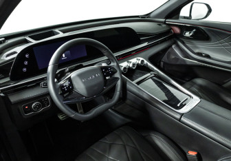 Подержанный автомобиль Exeed RX 2023 года (11 фото)