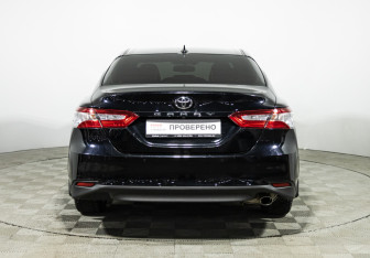 Подержанный автомобиль Toyota Camry Sedan 2021 года (6 фото)