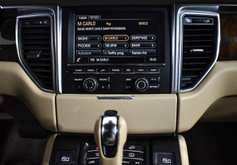 Подержанный автомобиль Porsche Macan 2014 года (17 фото)
