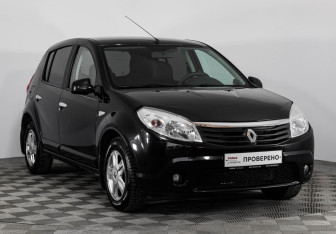 Подержанный автомобиль Renault Sandero 2013 года (3 фото)