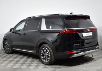 Подержанный автомобиль Kia Carnival 2020 года (7 фото)