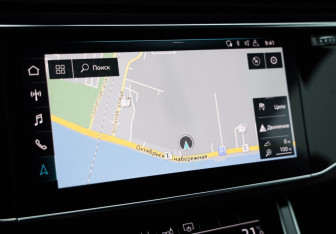 Подержанный автомобиль Audi Q8 2019 года (15 фото)