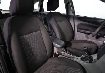 Подержанный автомобиль Ford Focus Hatchback 2011 года (19 фото)