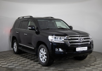 Подержанный автомобиль Toyota Land Cruiser Suv 2015 года (3 фото)
