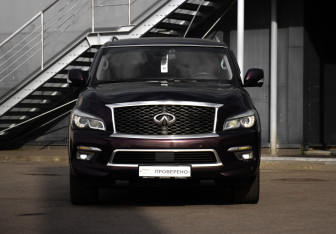 Подержанный автомобиль Infiniti QX80 2015 года (6 фото)